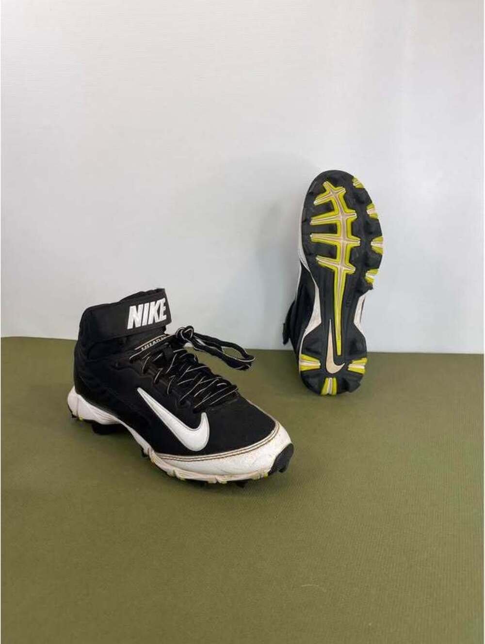 Nike Air Huarache 2K Filth Youth Mid Cleats Black White Volt 684628-010 Size 2Y